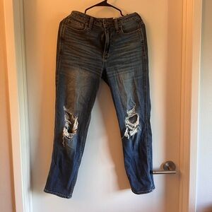 Hollister Ultra Hi-Rise Mom Jeans